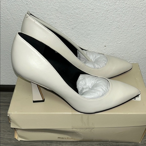 Marc Fisher Women's Relka Pointy Toe Pumps - Picture 6 of 7